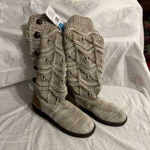 NEW Muk Luks Knit Button-Accent Boots. Size 7